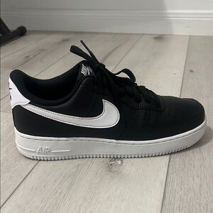 Man Nike Air Force 1 Black and White Sneakers